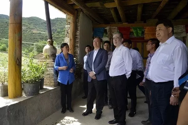尹力赴阿坝州马尔康市蹲点督导脱贫攻坚