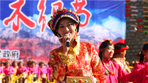 理县群众欢庆若木纽节民俗盛宴