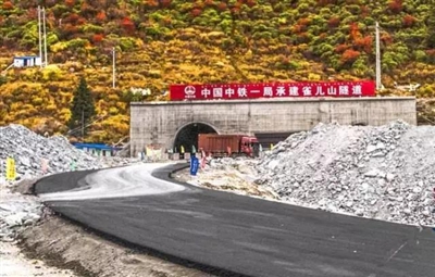 10分钟内翻越“川藏第一险” 雀儿山隧道预计国庆前通车