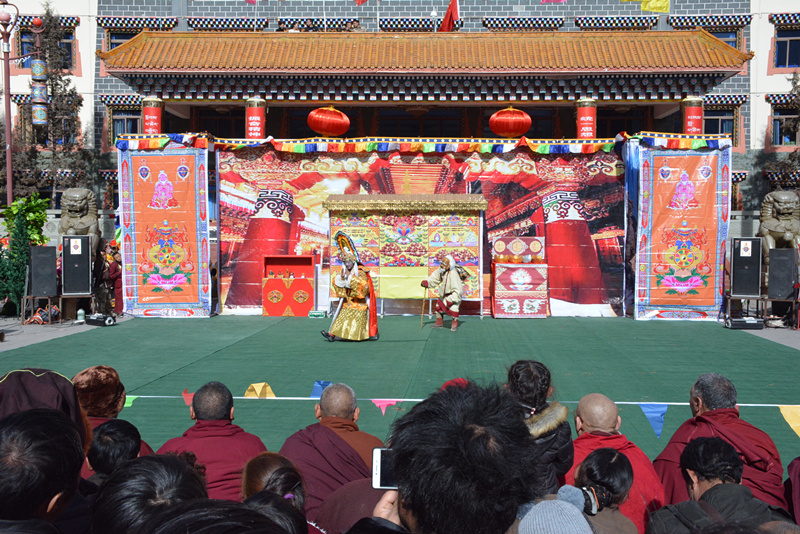 壤塘县藏戏团表演传统藏戏《智美更登》片段