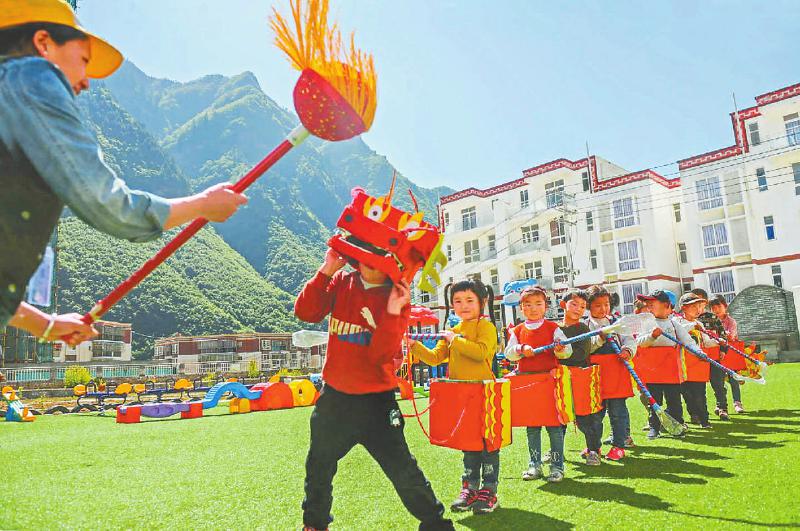 黑水县：芦花镇黑籽儿幼儿园开展丰富多彩的校园活动