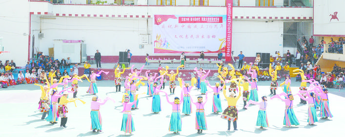 小金县举办了“壮丽70年，奋斗新时代，民族大团结”文化惠民联谊演出活动