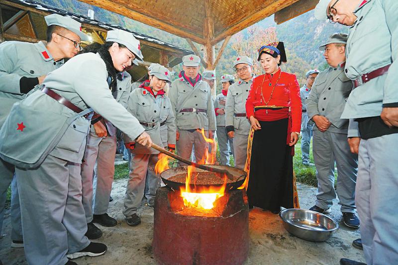 因地制宜，黑水县昌德村发展乡村旅游新业态—— “红色＋彩色” 蹚出乡村致富路