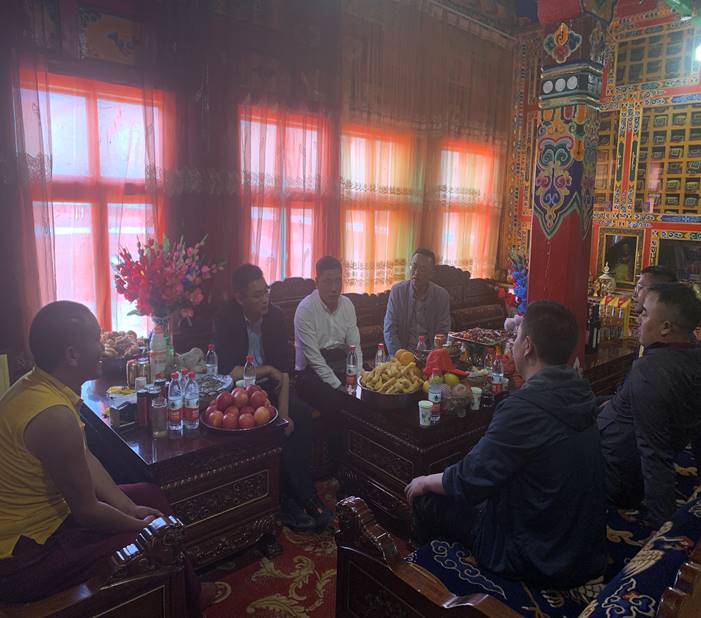 甘孜县委组织部深入联系寺庙 走访慰问送真情