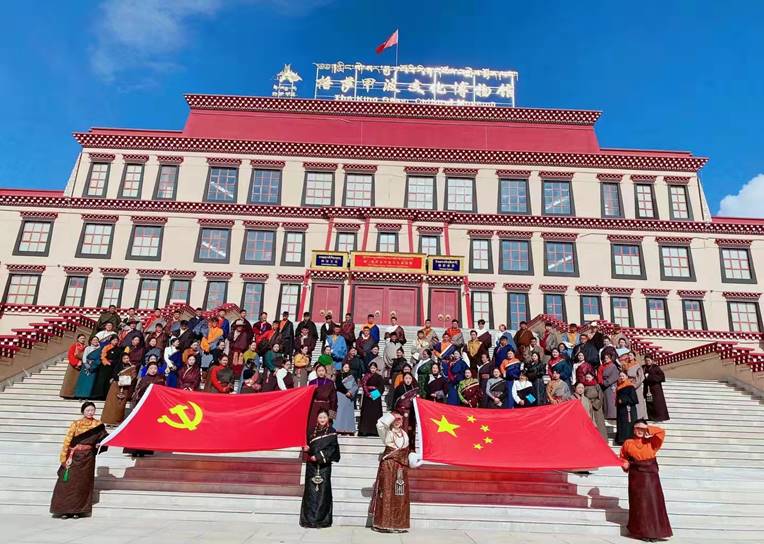 “以点带面”打好共建“组合拳”  ——甘孜县深入推进“两新”组织“党建带群建”工作