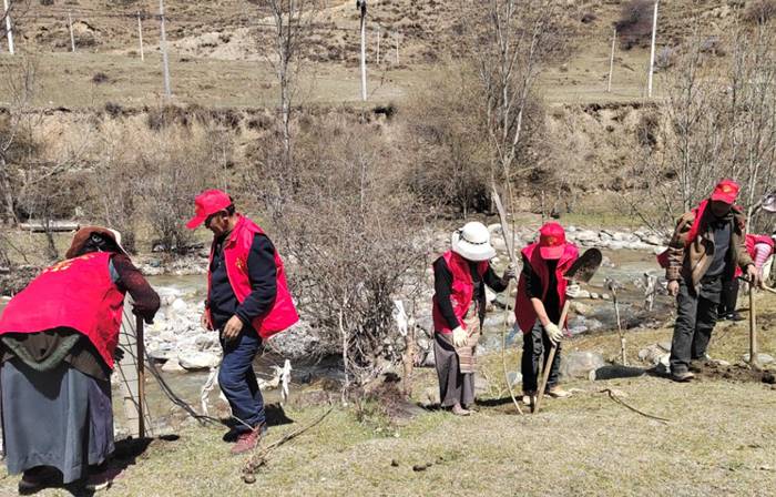 甘孜县：人勤春来早，党员忙“春耕”