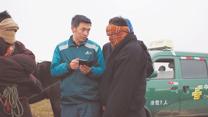 “长征邮路”上的高原信使——记全国劳模哈弄夺机