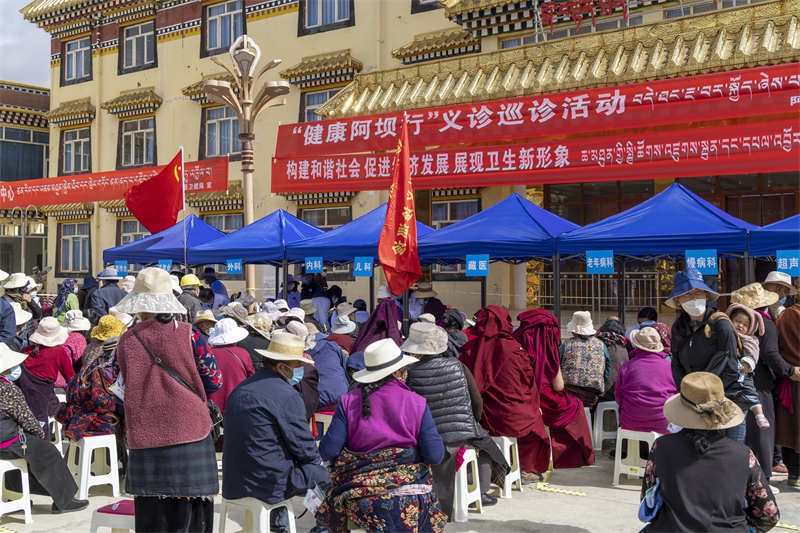 义诊巡诊到基层 服务僧众送健康