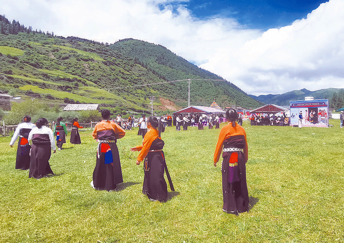文旅融合绘新景 民俗风情醉游人