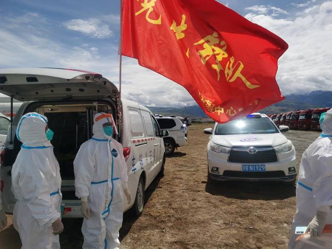 防疫号角响 党员先锋行
