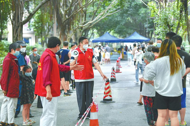 成都13.93万名党员就地转化为疫情防控志愿者——下沉一线，携手战疫初心不变