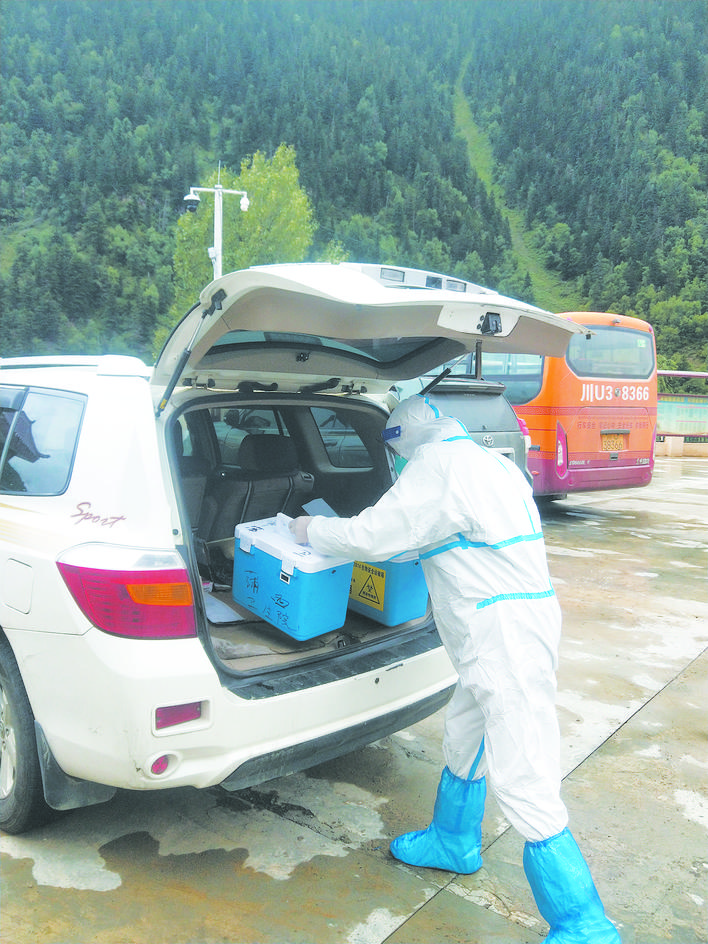 壤塘县：样本护送队为核酸检测“加速”