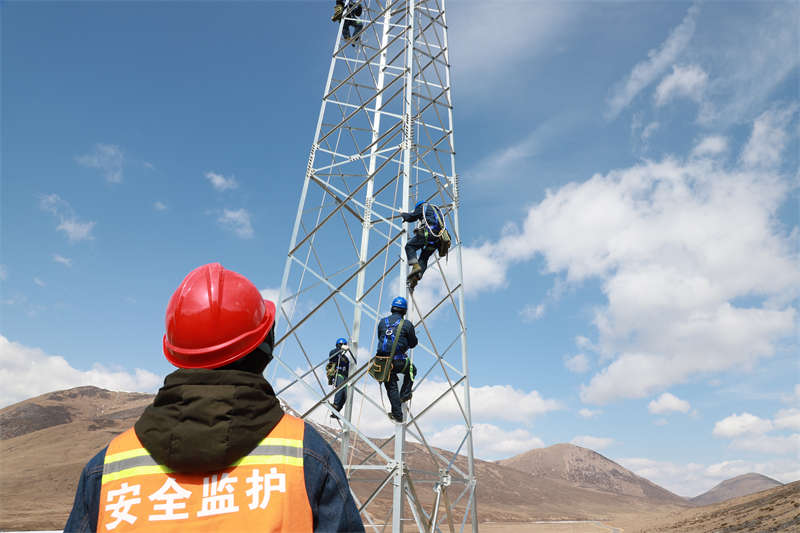 喜迎二十大|理塘县：用上稳定电 生活真方便