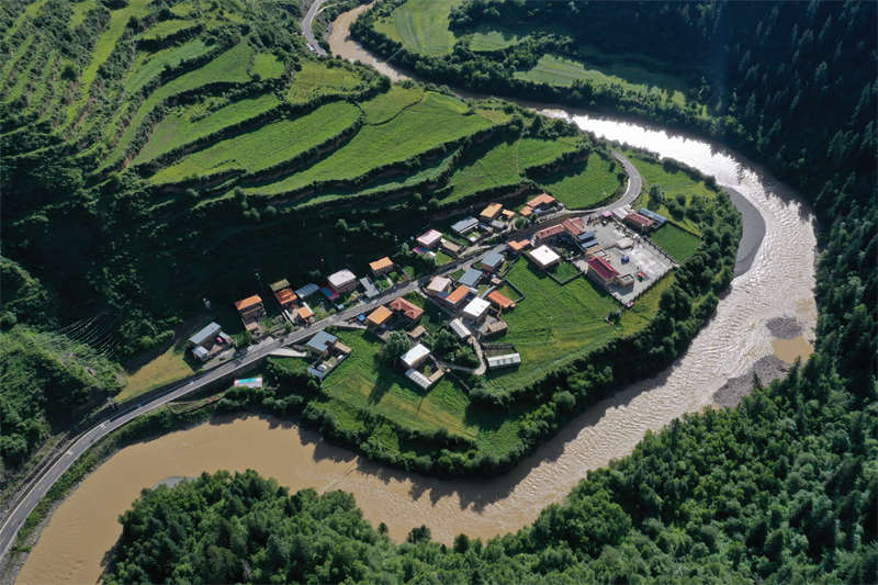 喜迎二十大|阿坝县：茸安峡谷美如画 乡村旧貌换新颜