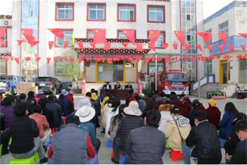 同心共庆二十大 民族团结进家庭