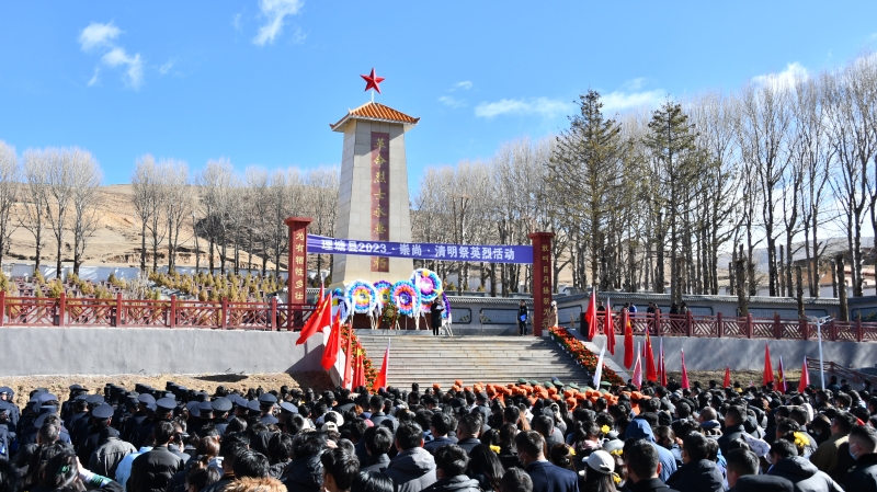 理塘县：清明祭英烈 精神永传承