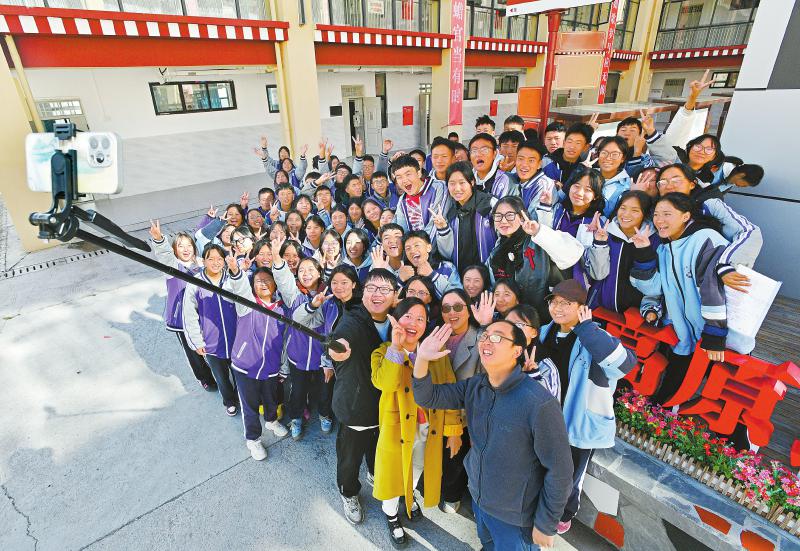 道孚县：“组团式”帮扶 托起“稳稳的幸福”