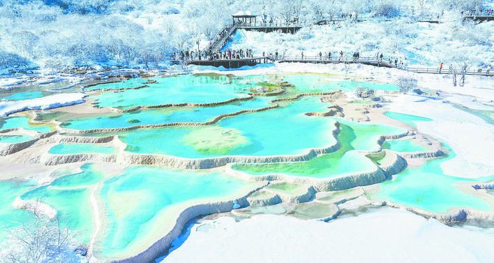 一场春雪覆盖黄龙景区